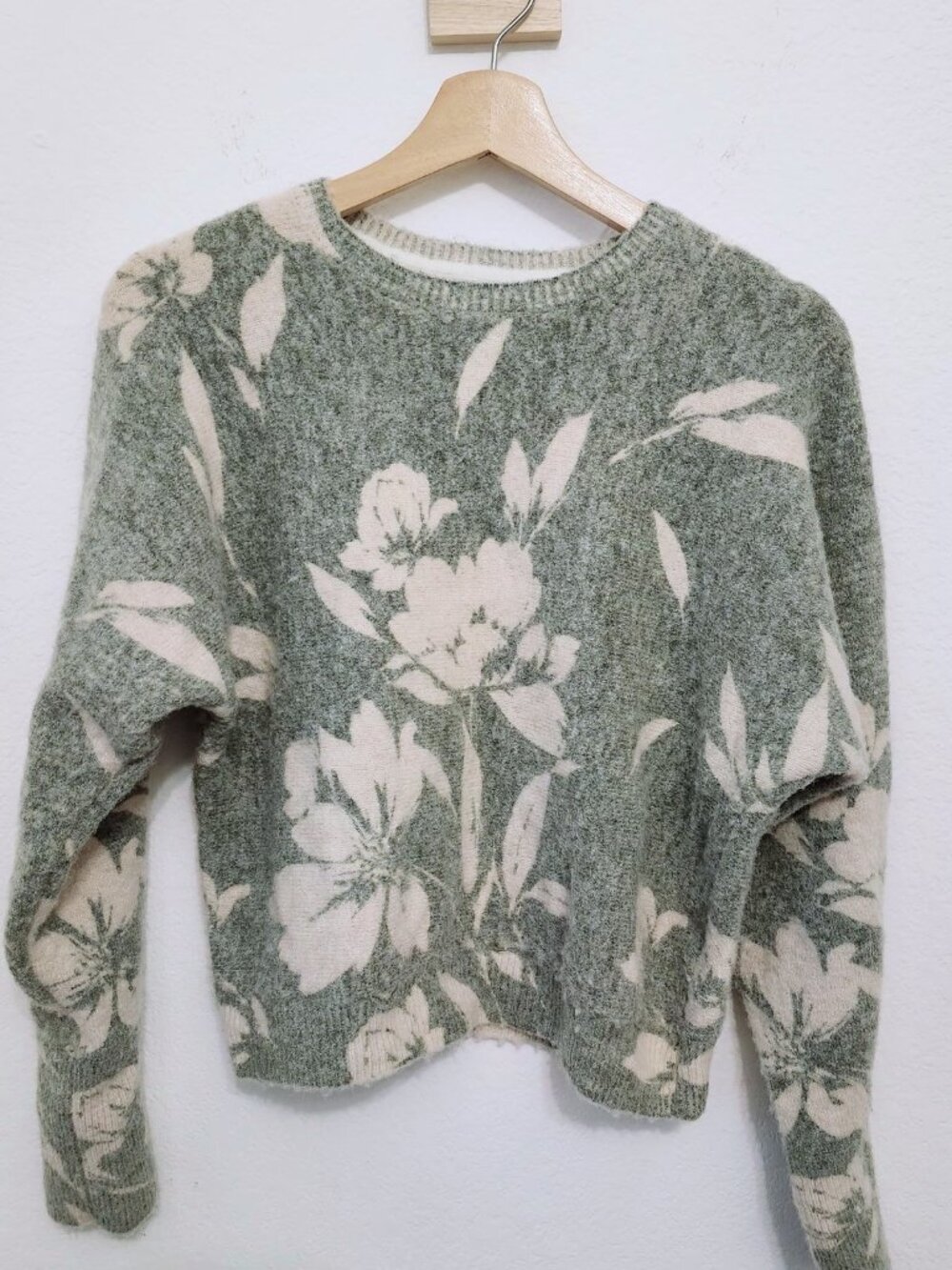 Joie Grey/light pink Floral Jacquard Sweater Sz XS